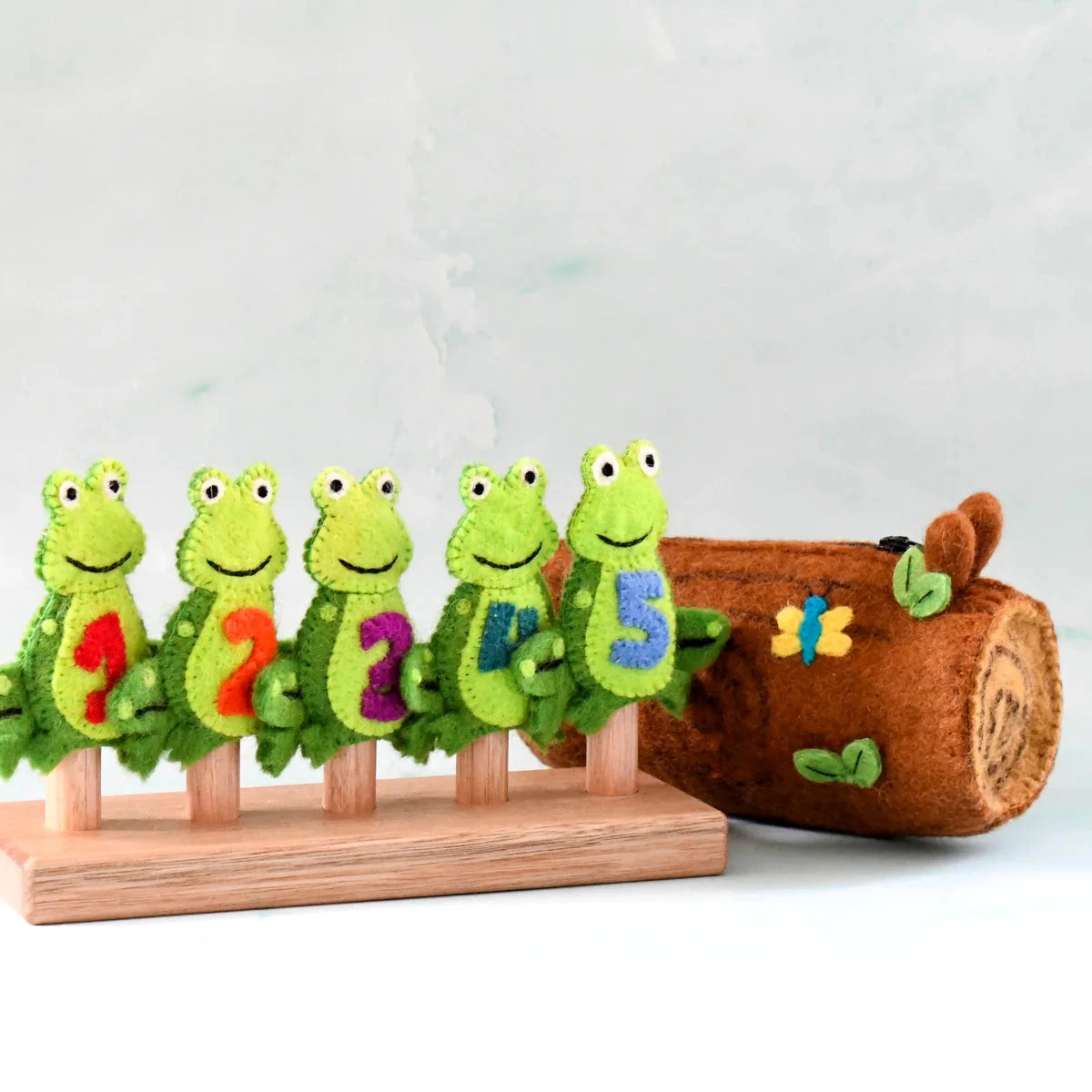 Tara Treasures | 5 Little Speckled Frogs with Log Bag - Finger Puppet Set by Tara Treasures - Friends of K